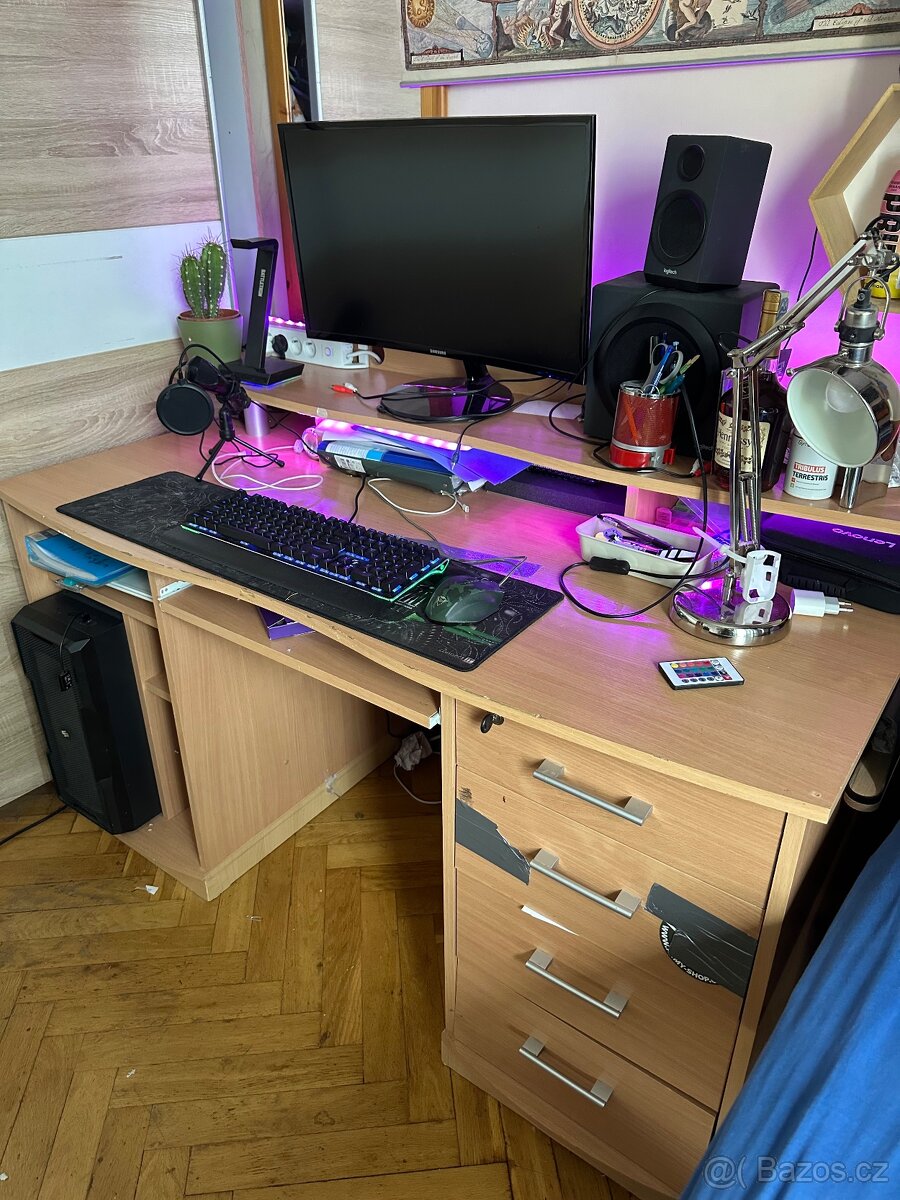 Stůl s ledky za odvoz