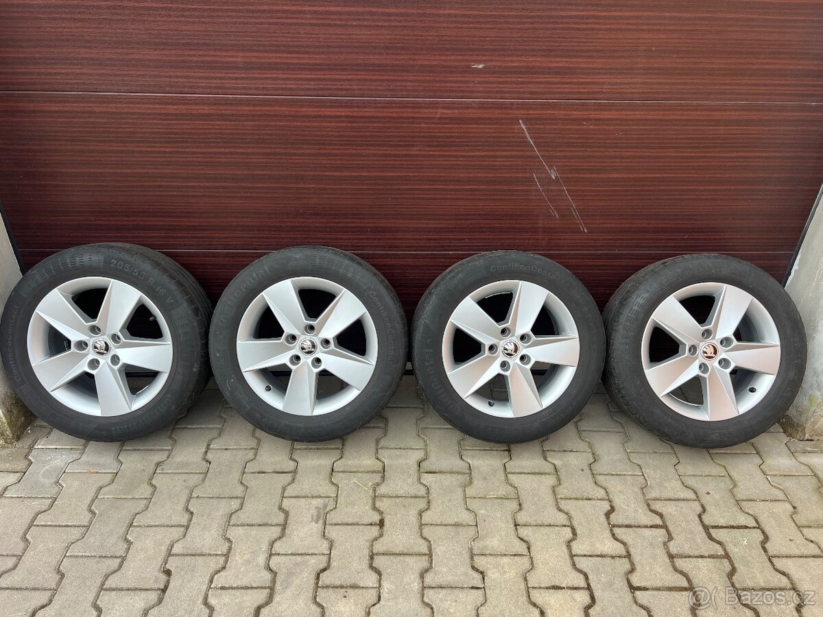 Letní kompletní originální kola Škoda Octavia III R16