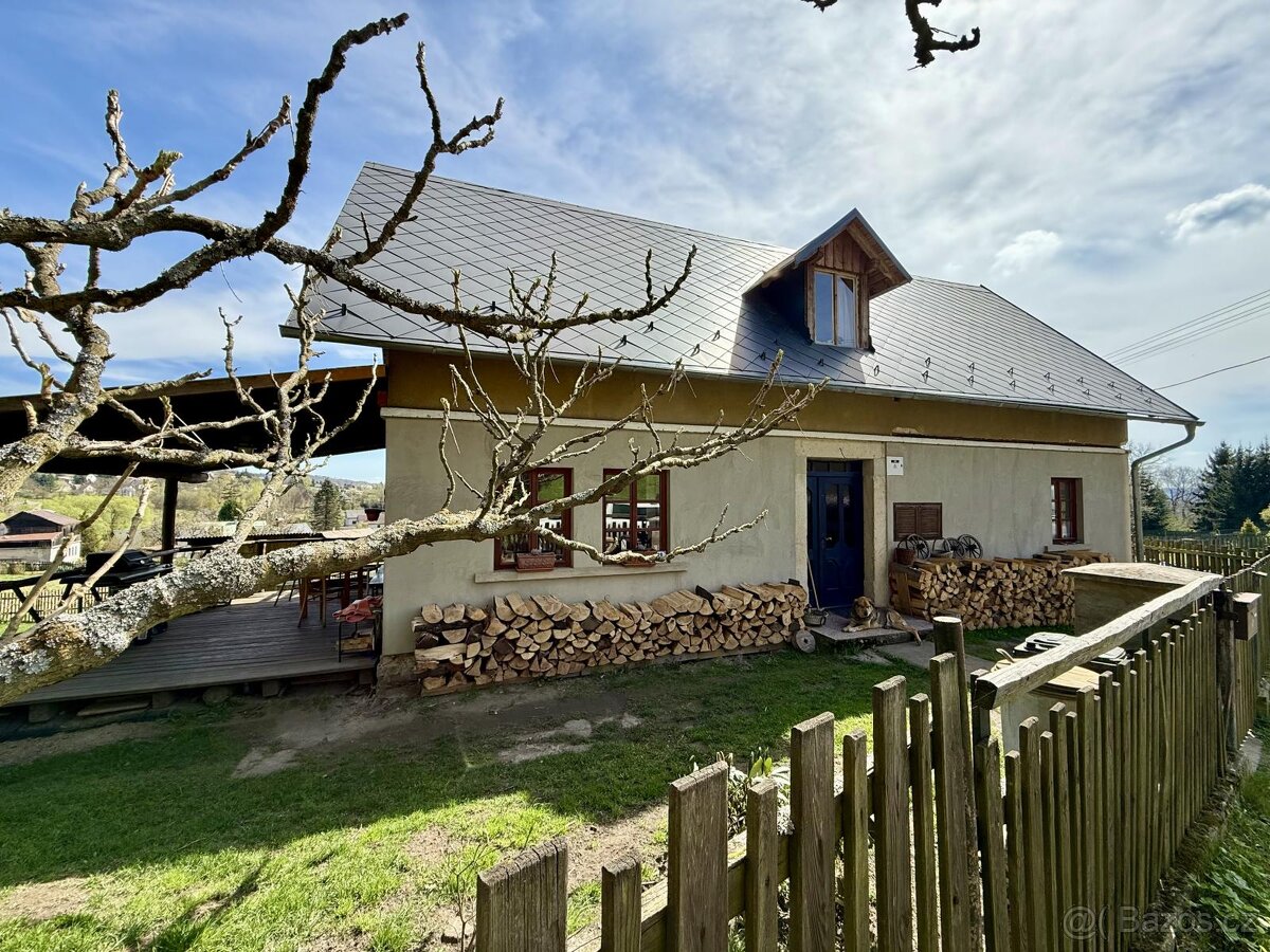 Prodej rodinného domu 200 m2, pozemek 1.207 m2