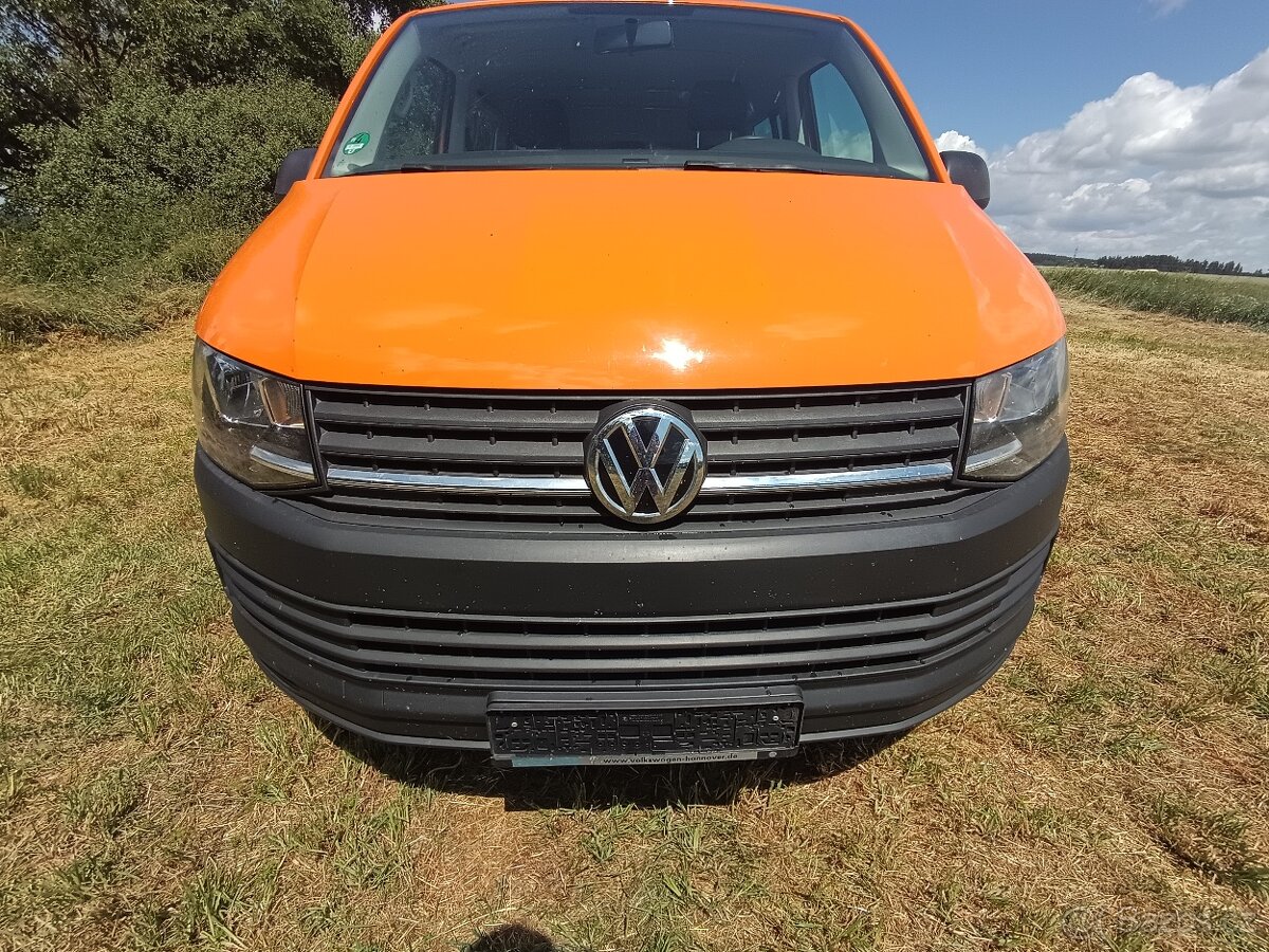 Caravelle / Transporter T6 Long 9 míst 2.0tdi klimatizace