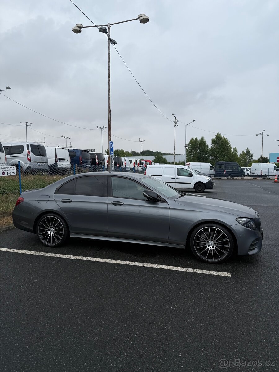 Mercedes E220d AMG – výbava, v záruce, 97tis.km
