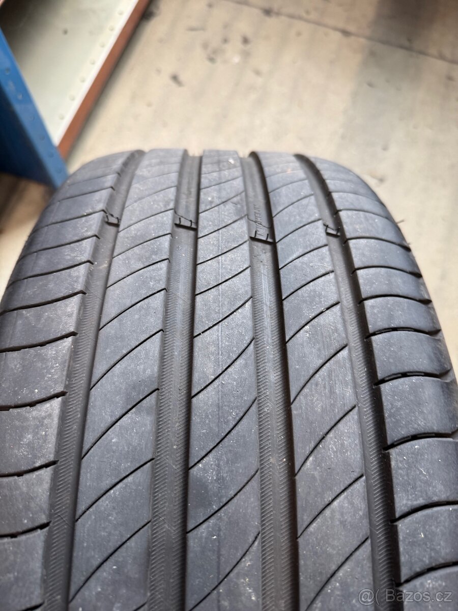 MICHELIN Primacy 4 235/40 R19