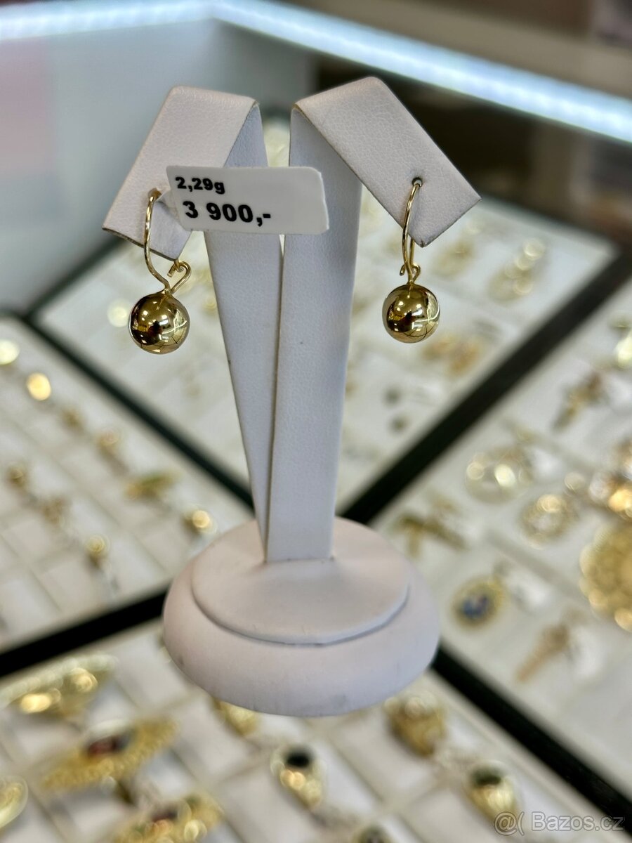 Zlaté náušnice 2,29g (1703 kč/g)