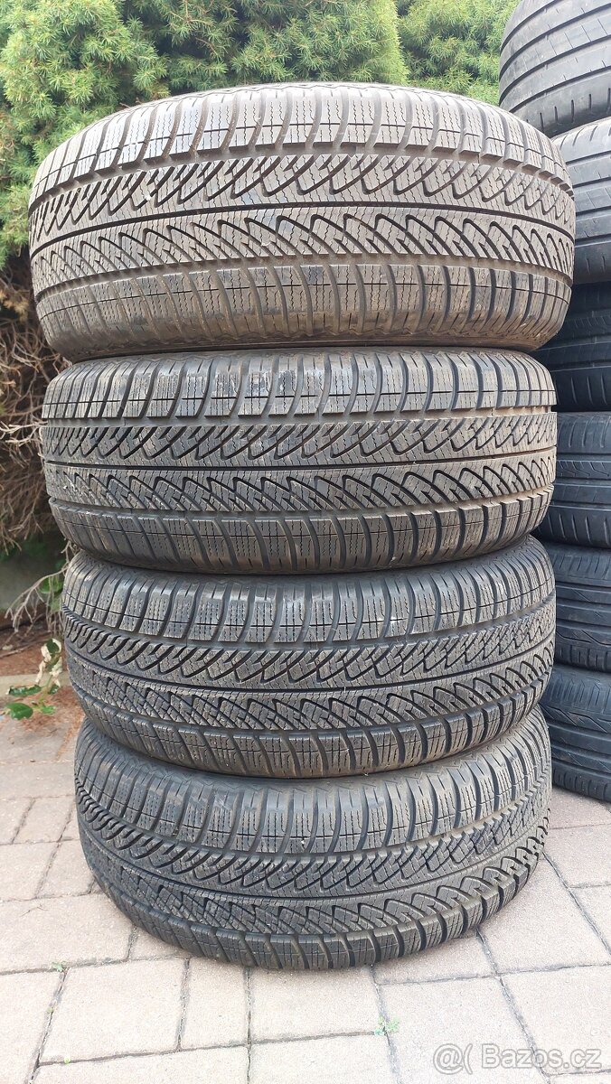 Pneu zimní, 4 ks, rozměr 235/60/16, 100H, zn. GOODYEAR