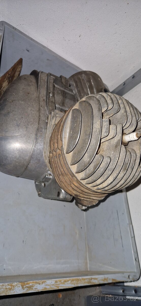 Motor ČZ 125