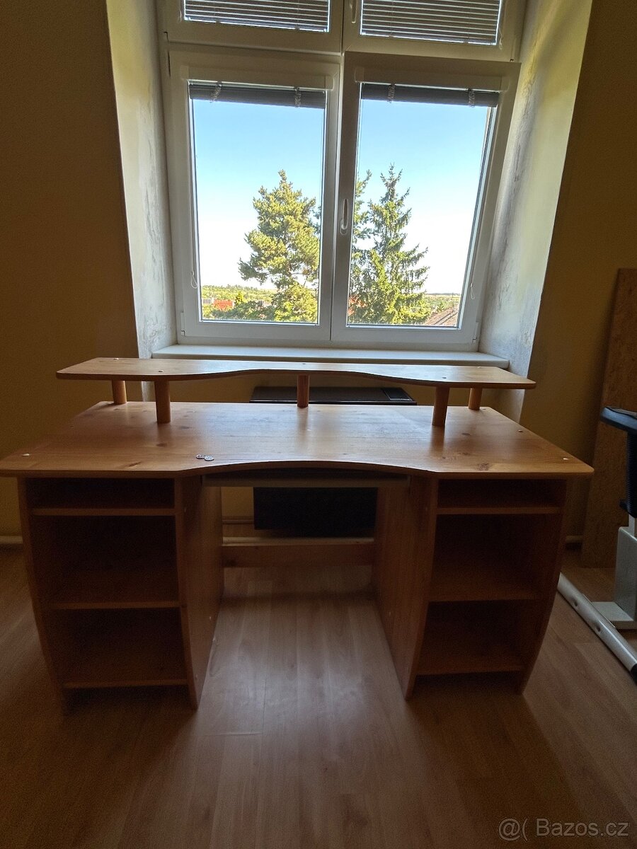 Psací stůl