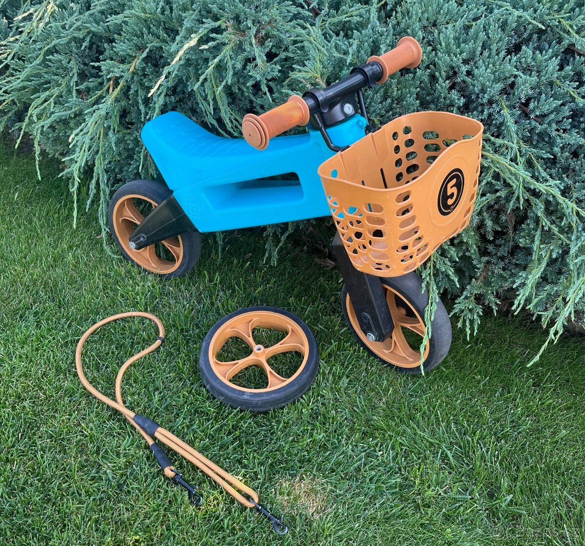 Odrážedlo s košíkem Funny wheels