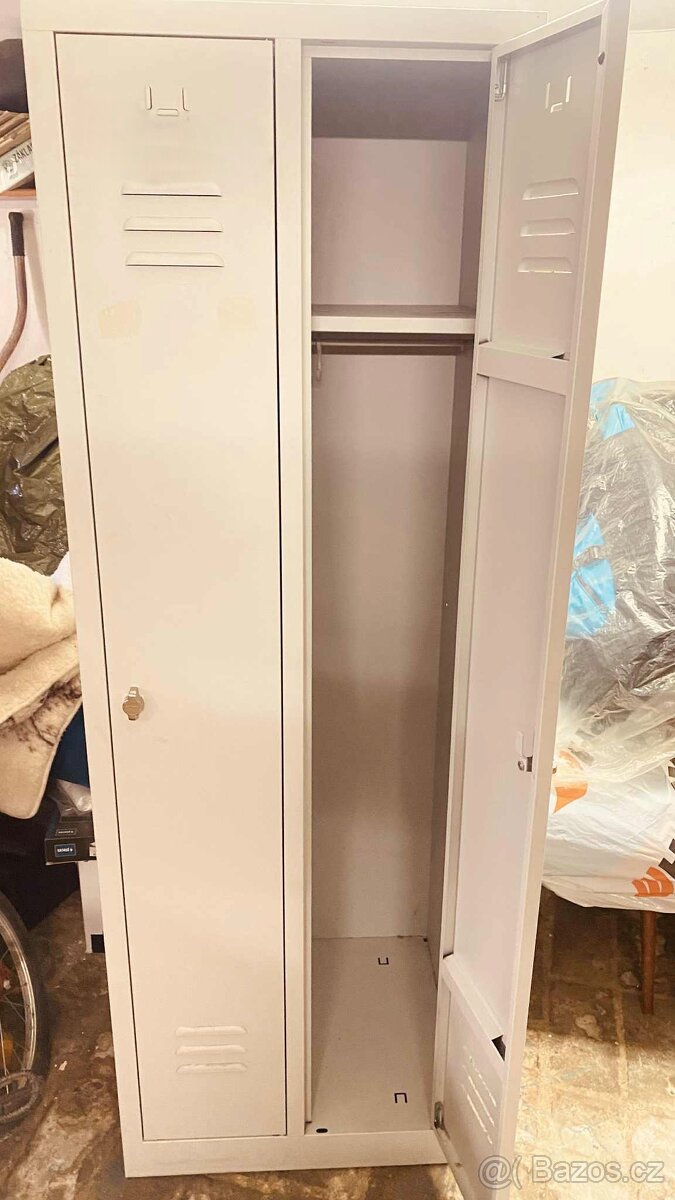 Šatní dvojskříňka