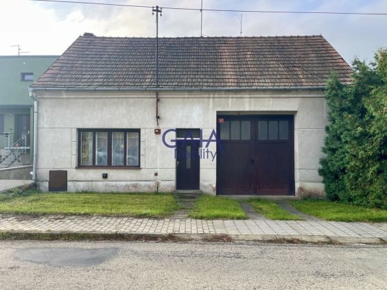 Lipov - Rodinný dům 4+1 k rekonstrukci - 379m2