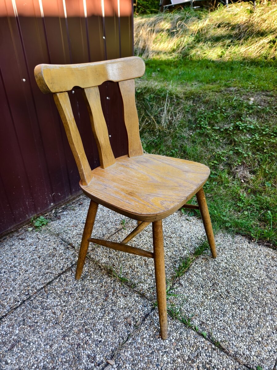 Starožitná židle Tatra masiv k renovaci