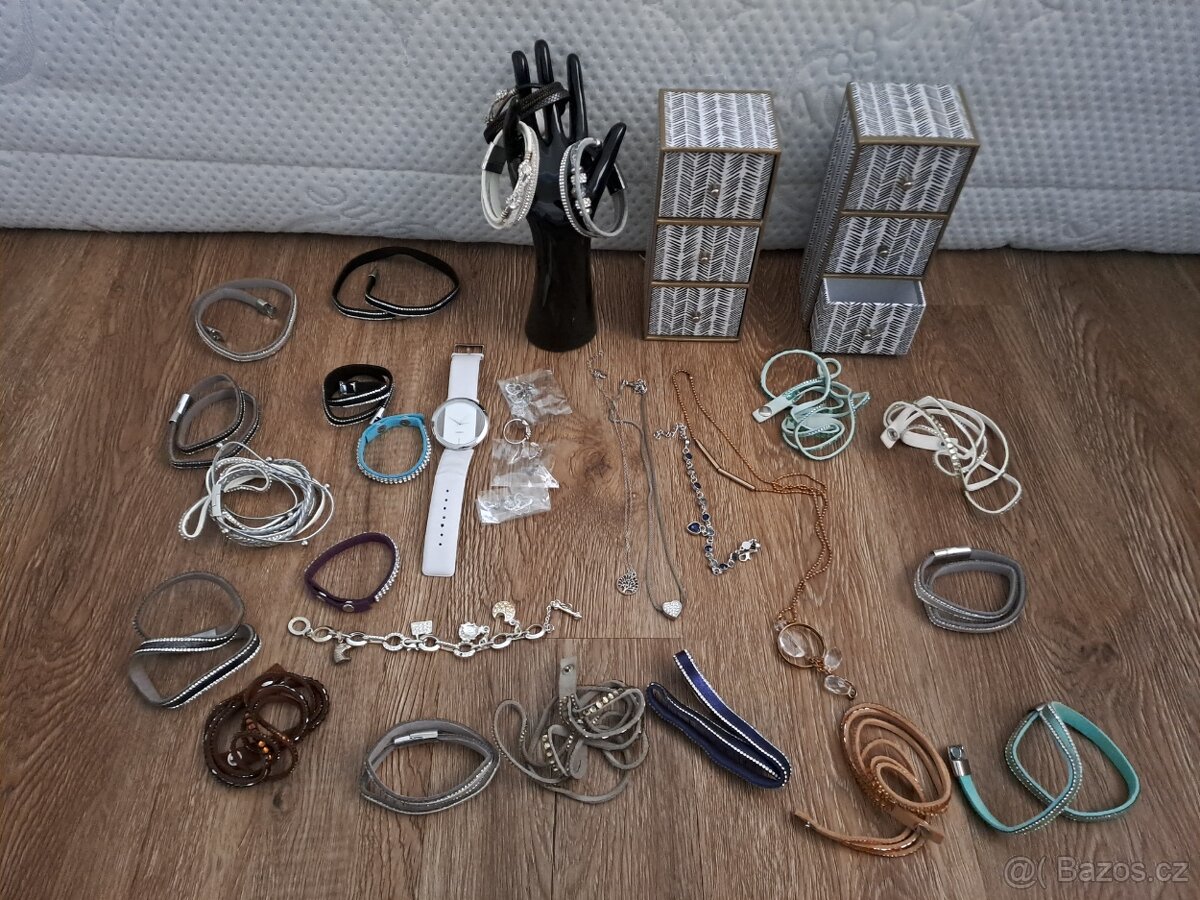 Krásné doplňky řetízky,náramky..