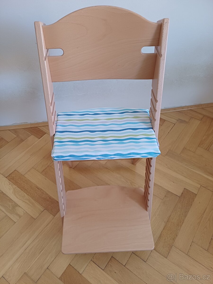 Rostoucí židlička Sedees – přírodní materiál