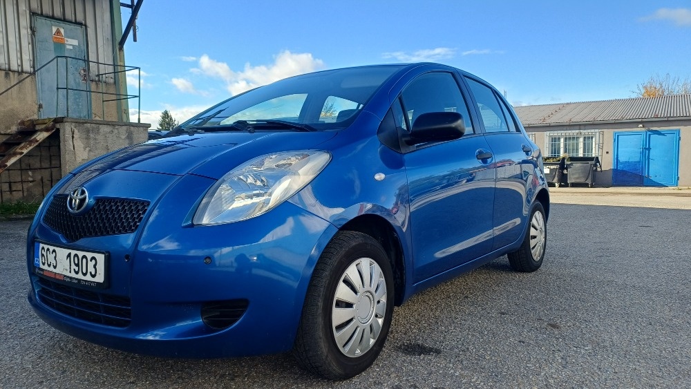 toyota yaris 1.3 vvti 113000 najeto ( krasny stav )