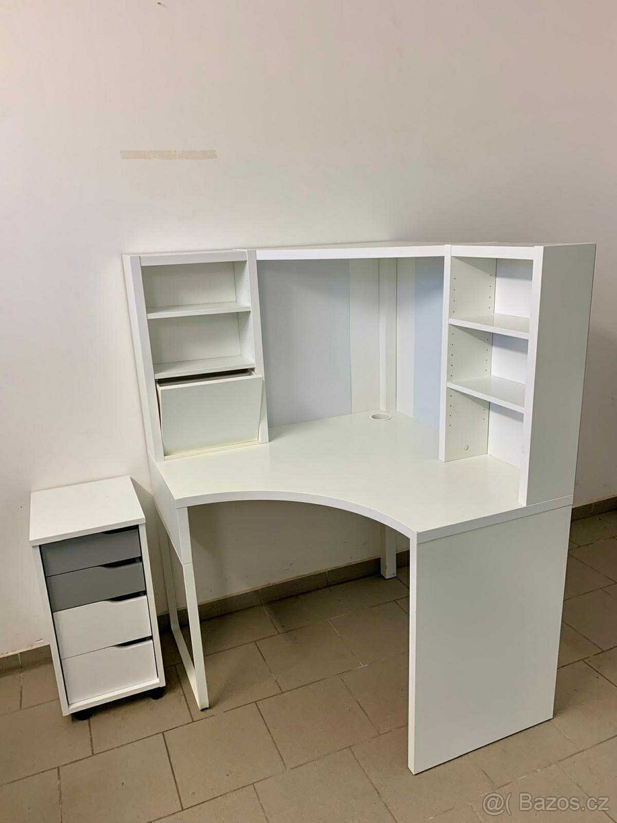 Rohový psací stůl