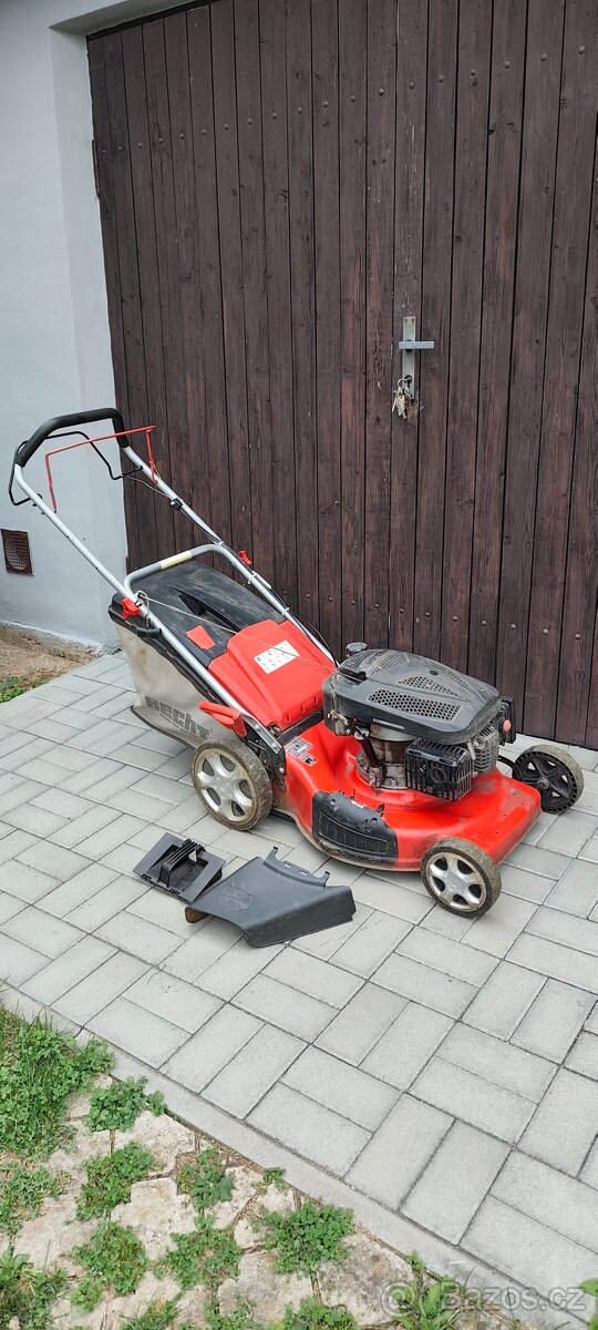 Benzinova sekacka Hecht 5551 SX