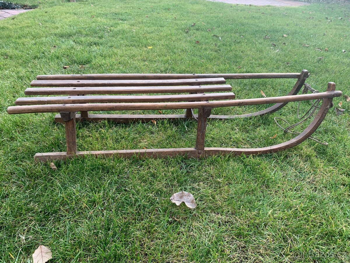 Staré, velké retro saně, sáňky