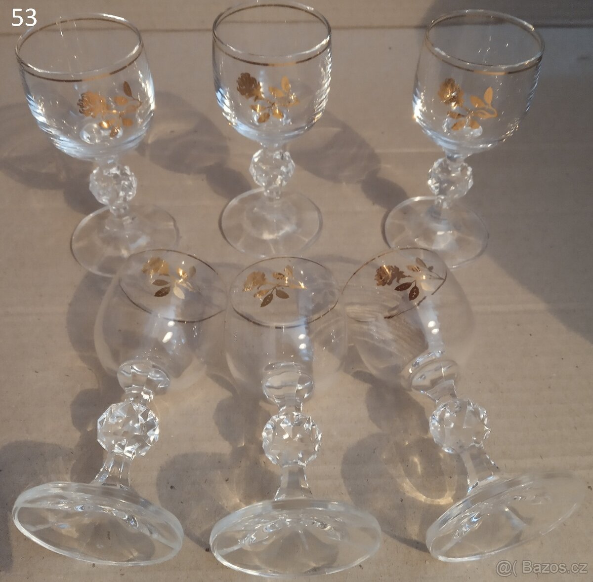 Pozlacené skleničky s růží