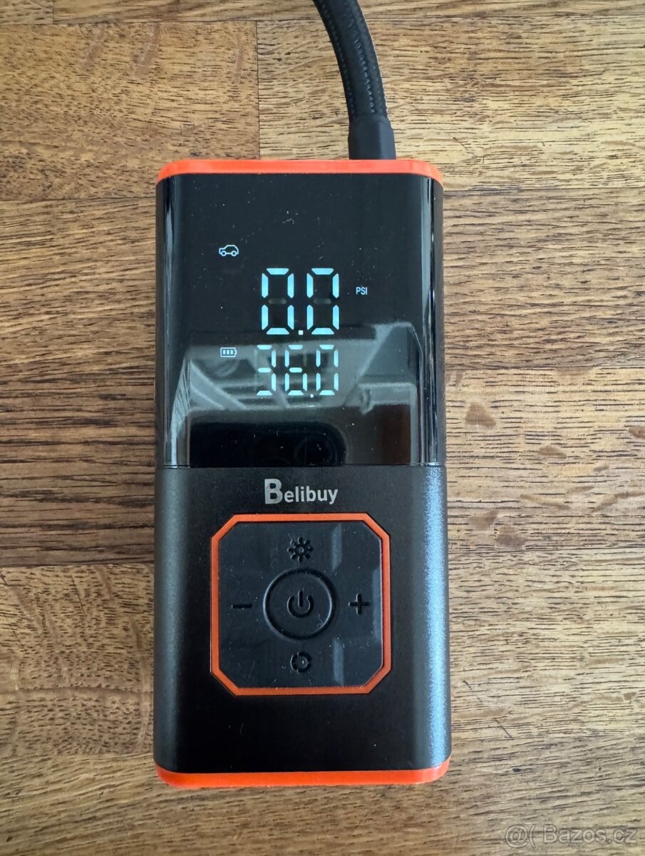 Malý přenosný aku kompresor