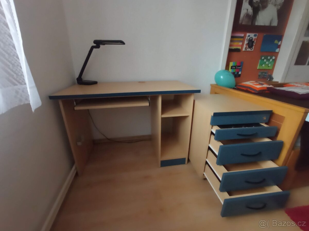 Pracovní stůl a kontejner zásuvkový