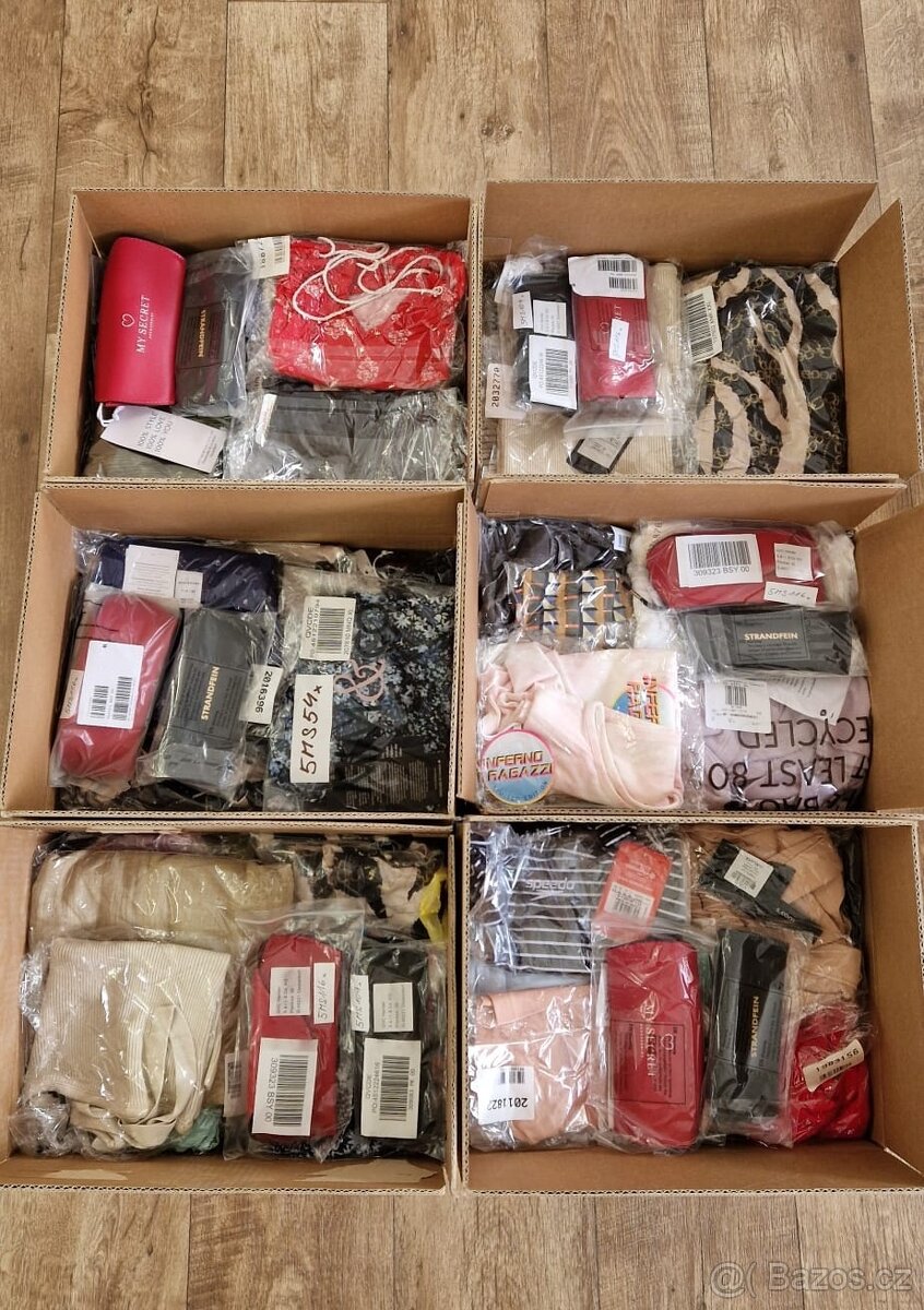 Krabice značkového oblečení 15+2