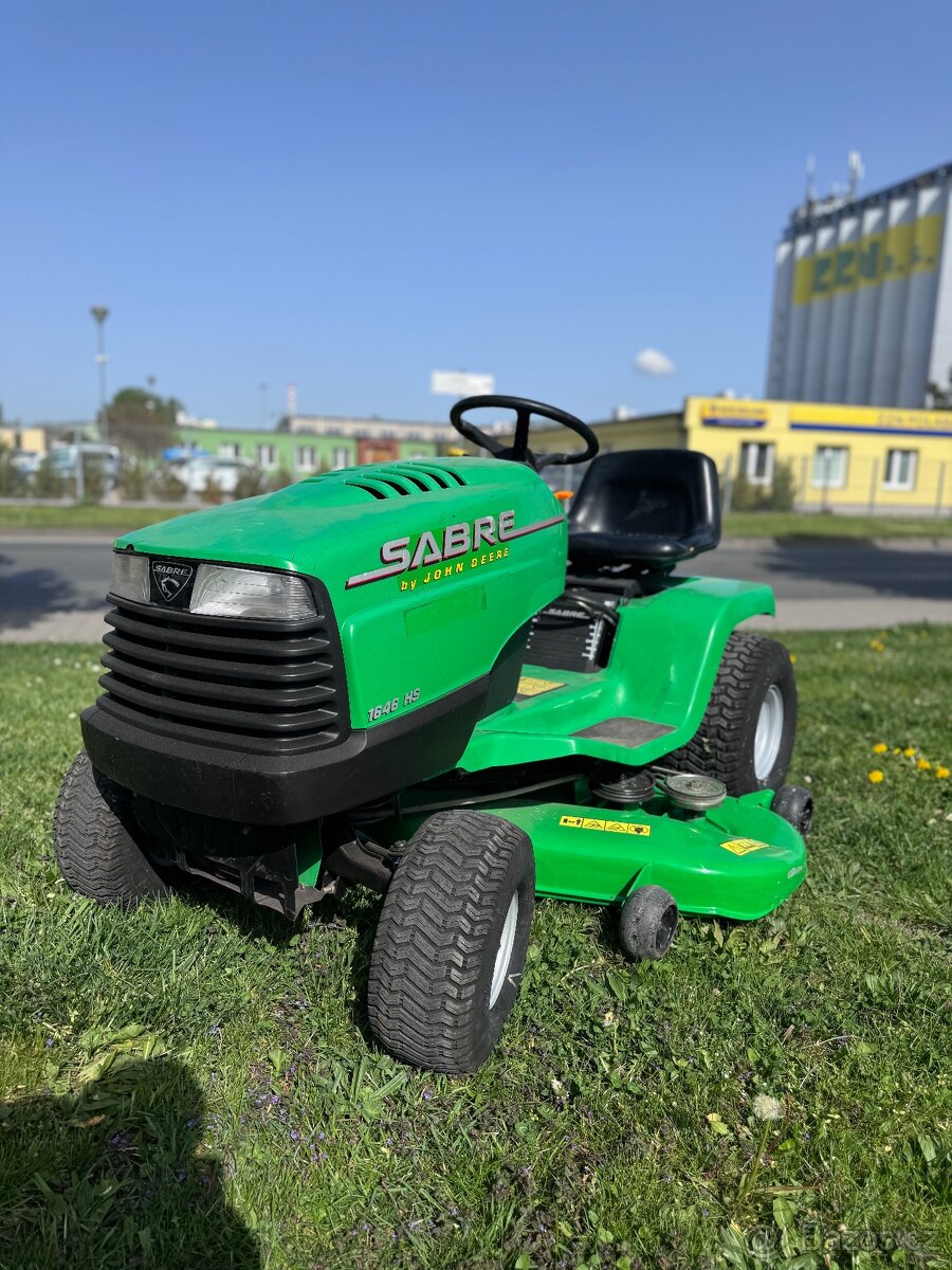 Zahradní traktor SABRE JOHN DEERE mulčovací