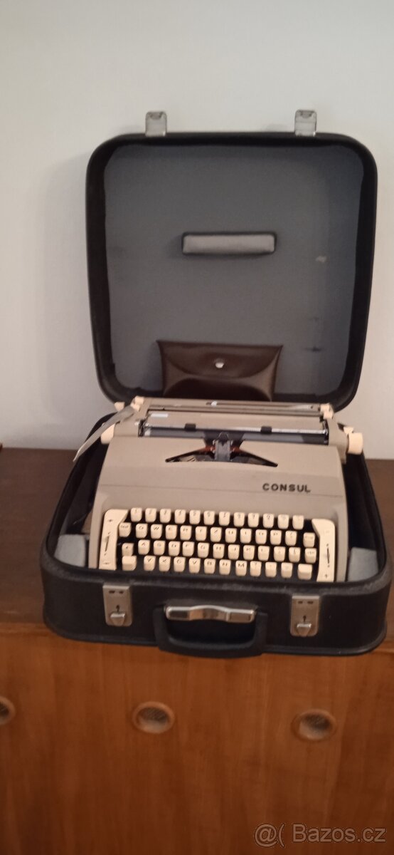 Prodám psací stroj CONSUL
