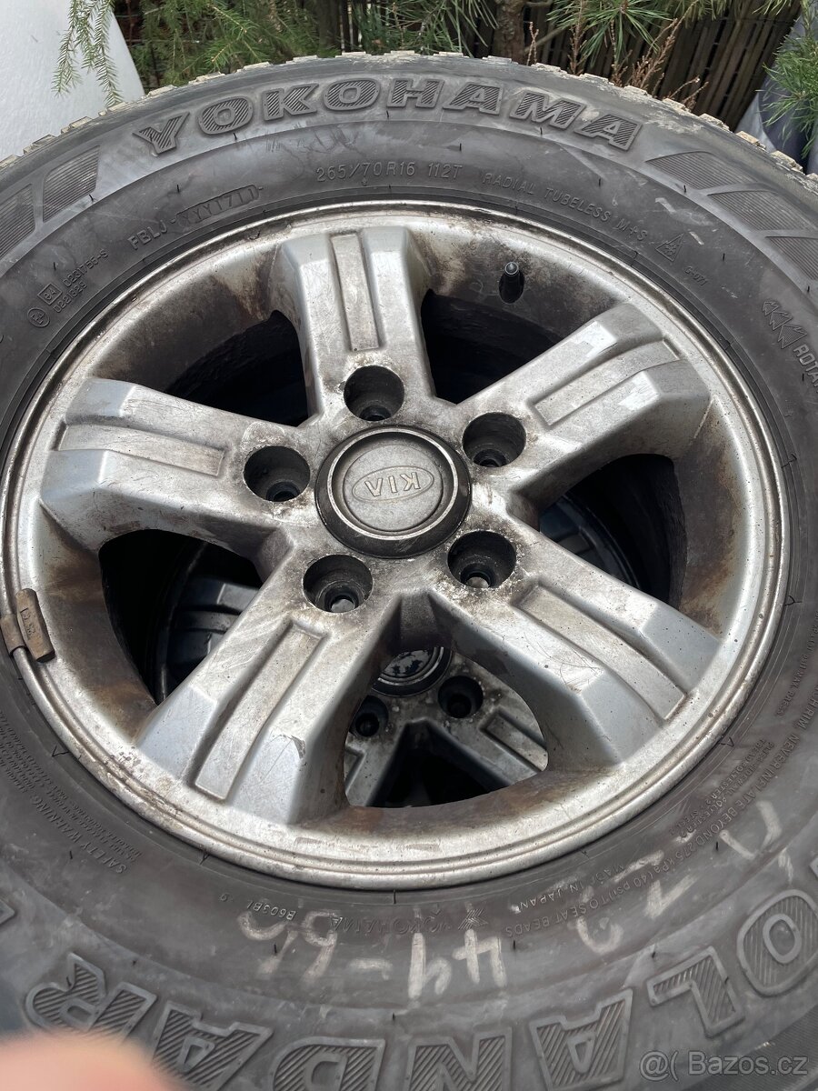 Prodám Alu kola rozteč 5x139,7 s téměř novými zimními pneu