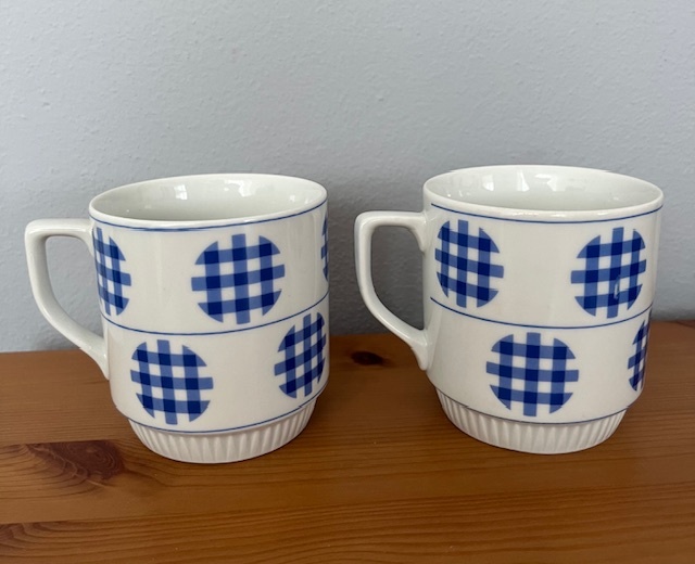 Retro hrnky Royal Dux, takzvané "záplaty"