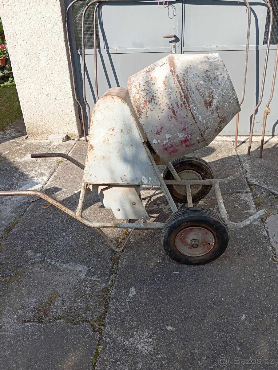 Stavební míchačka.