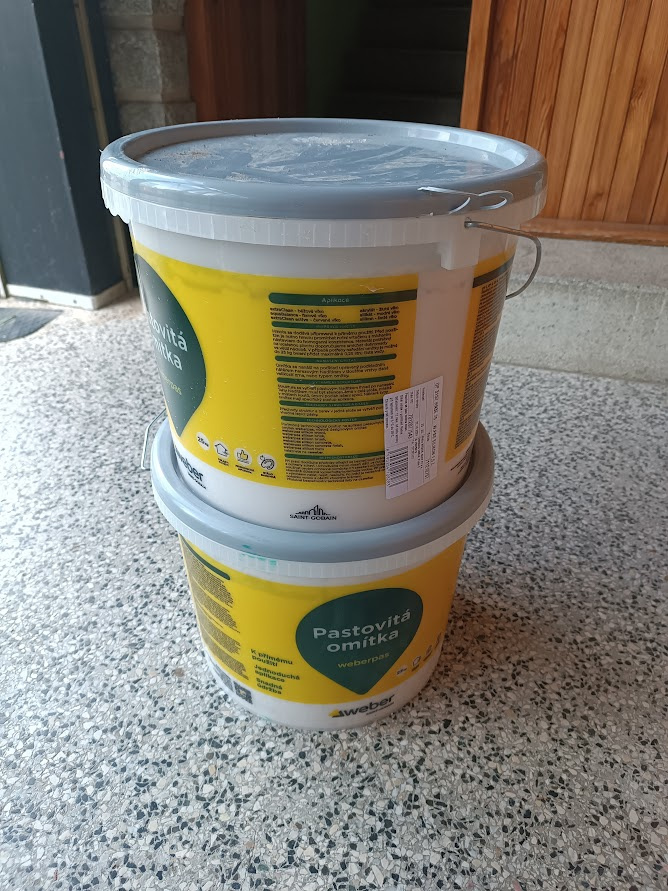 2x 25 kg silikonová omítka Weber 1,5 barva HN3E. Nepoužitá.