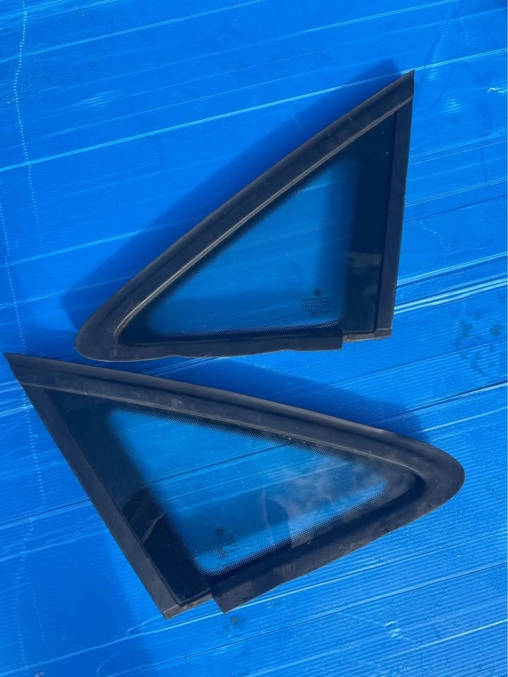 Boční okna VW Touran 1T1, 1T2