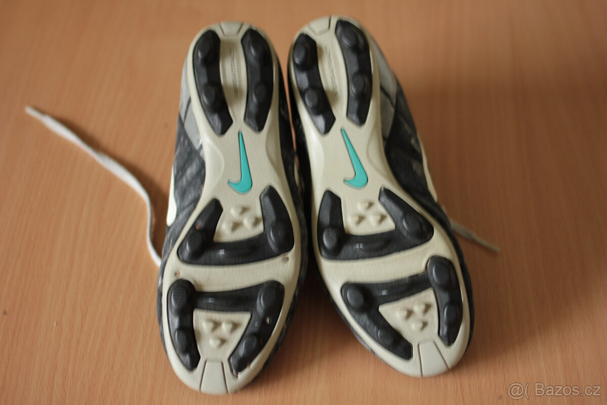 Dětské fotbalové kopačky Nike Totalissimo vel. 36.5 (EU)