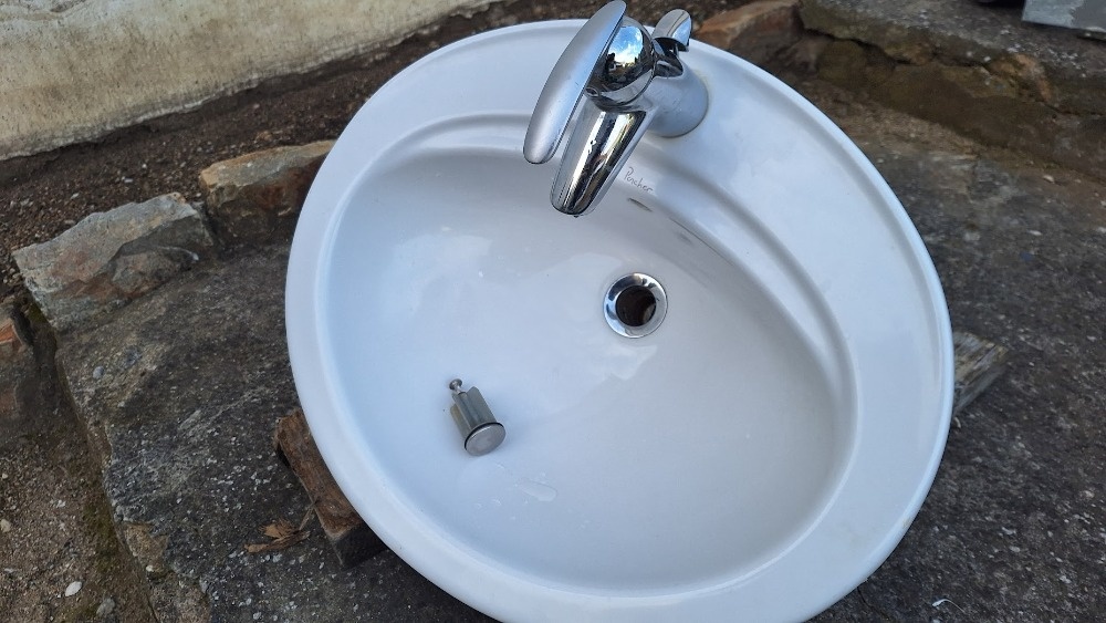 Prodám umyvadlo, vanu, závěsné wc a geberit kombifix