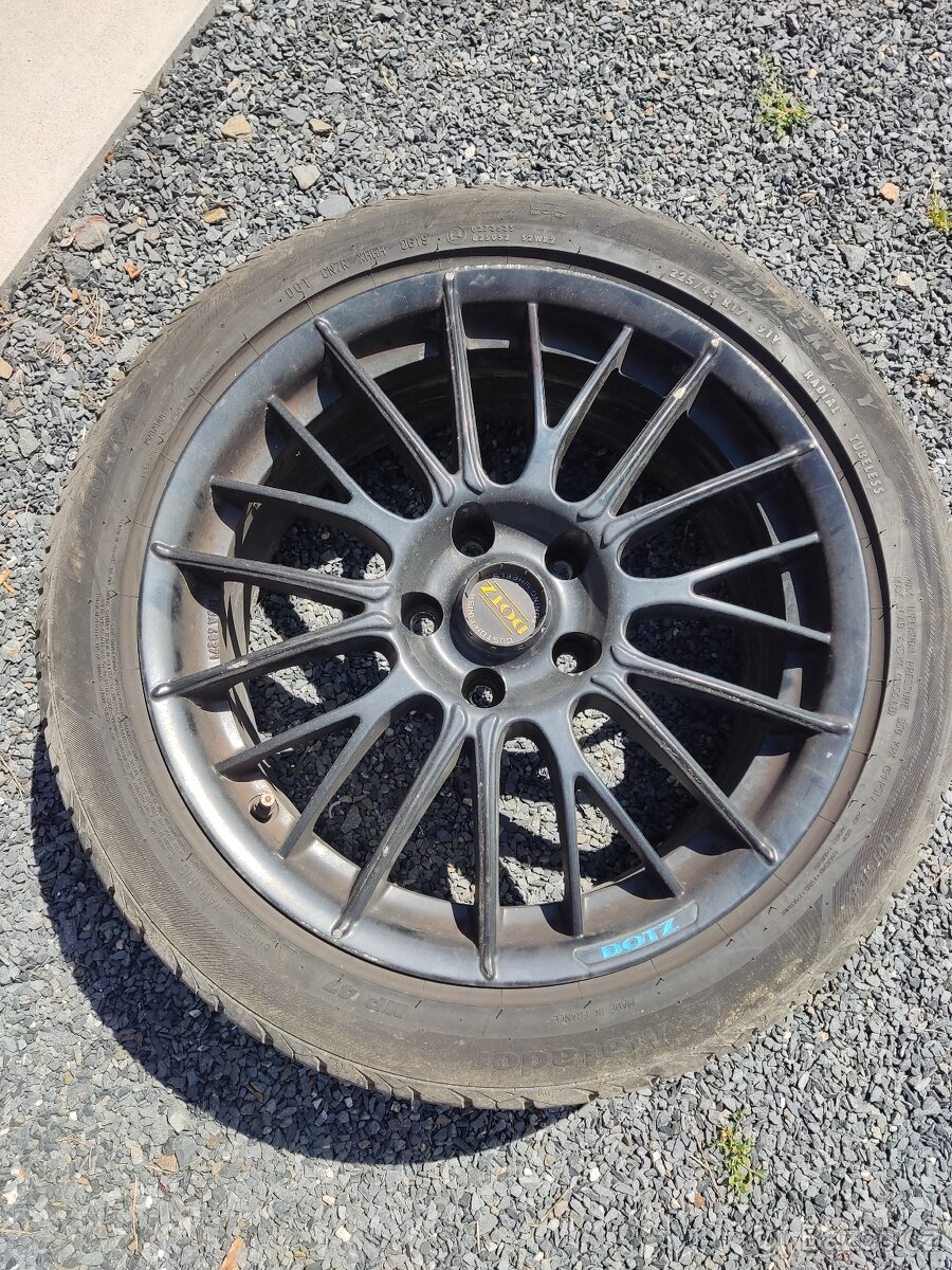 Lité kola r17 s letními pneu z VW Passat