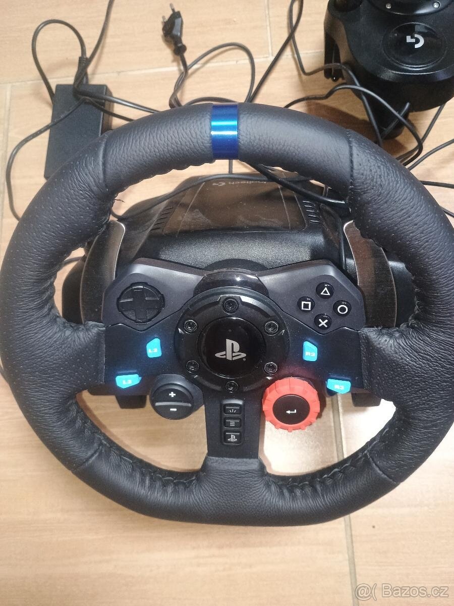 Prodám volant i s řadící pákou