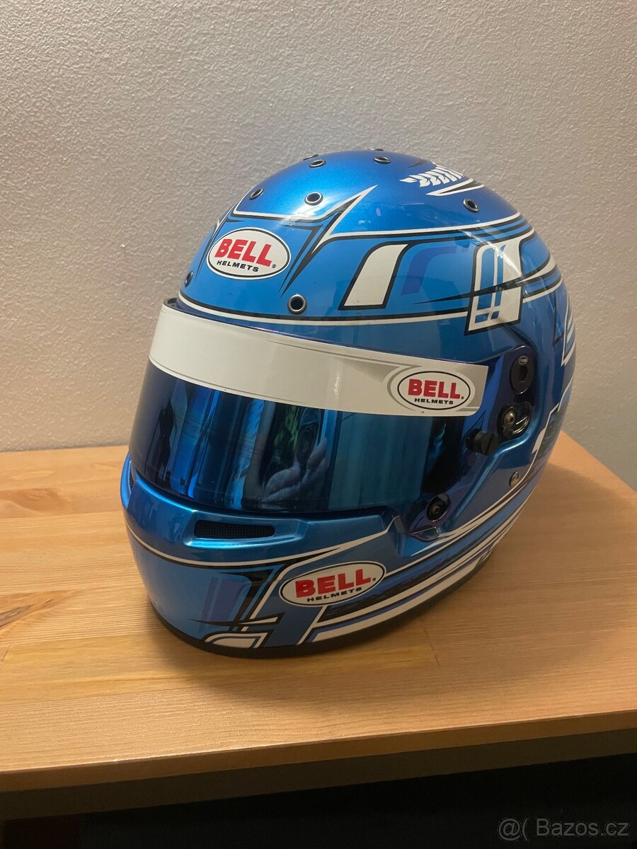 Dětská helma na motokáru