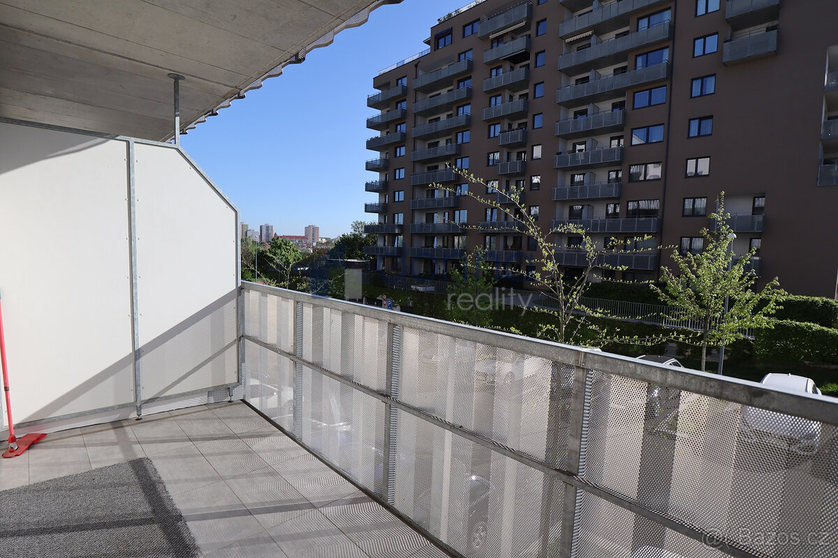 1+kk s lodžií, 38m2, Praha 3 - Strašnice, Zvěřinova ulice