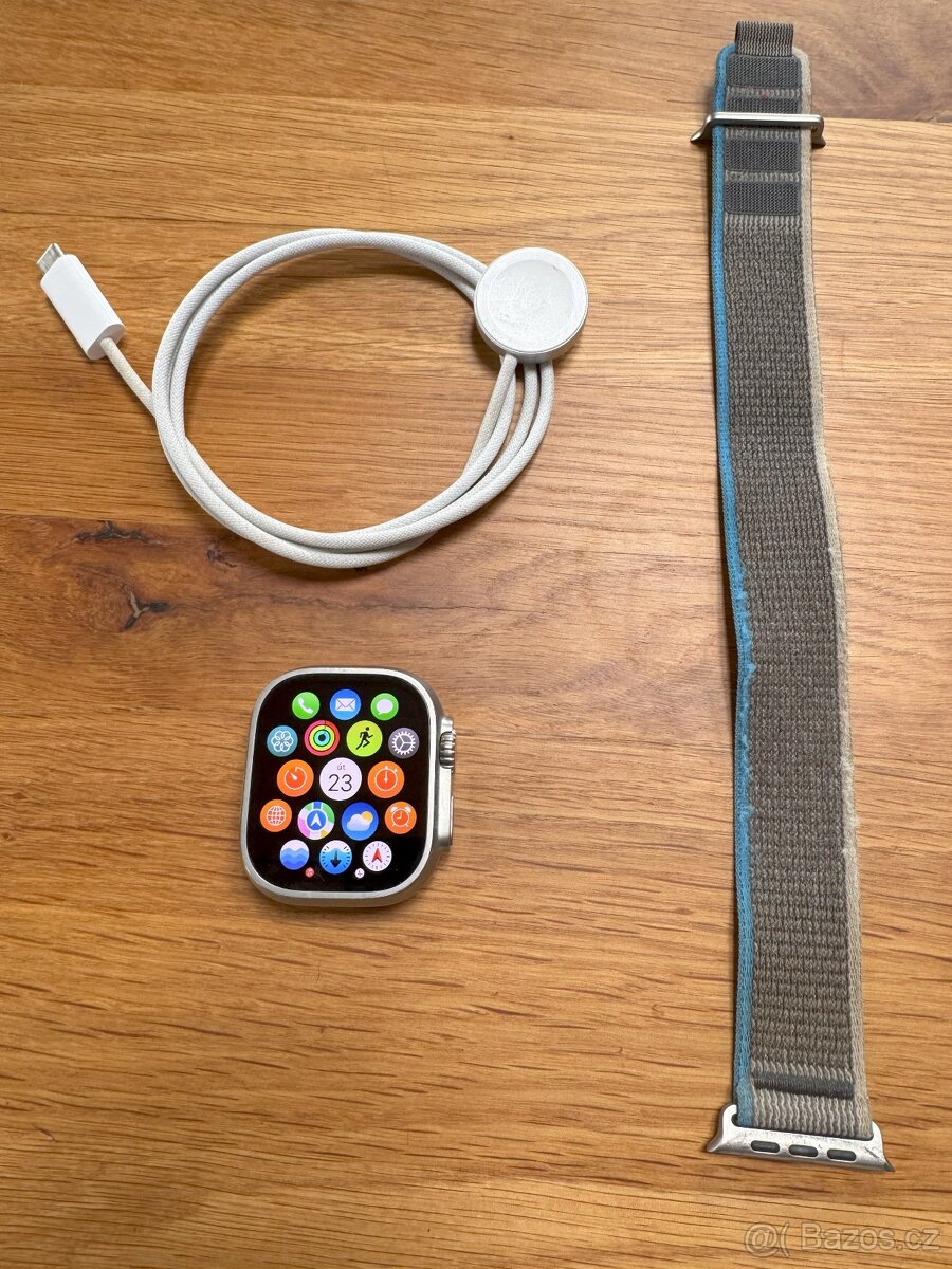 Apple Watch Ultra, 49mm, výborný stav