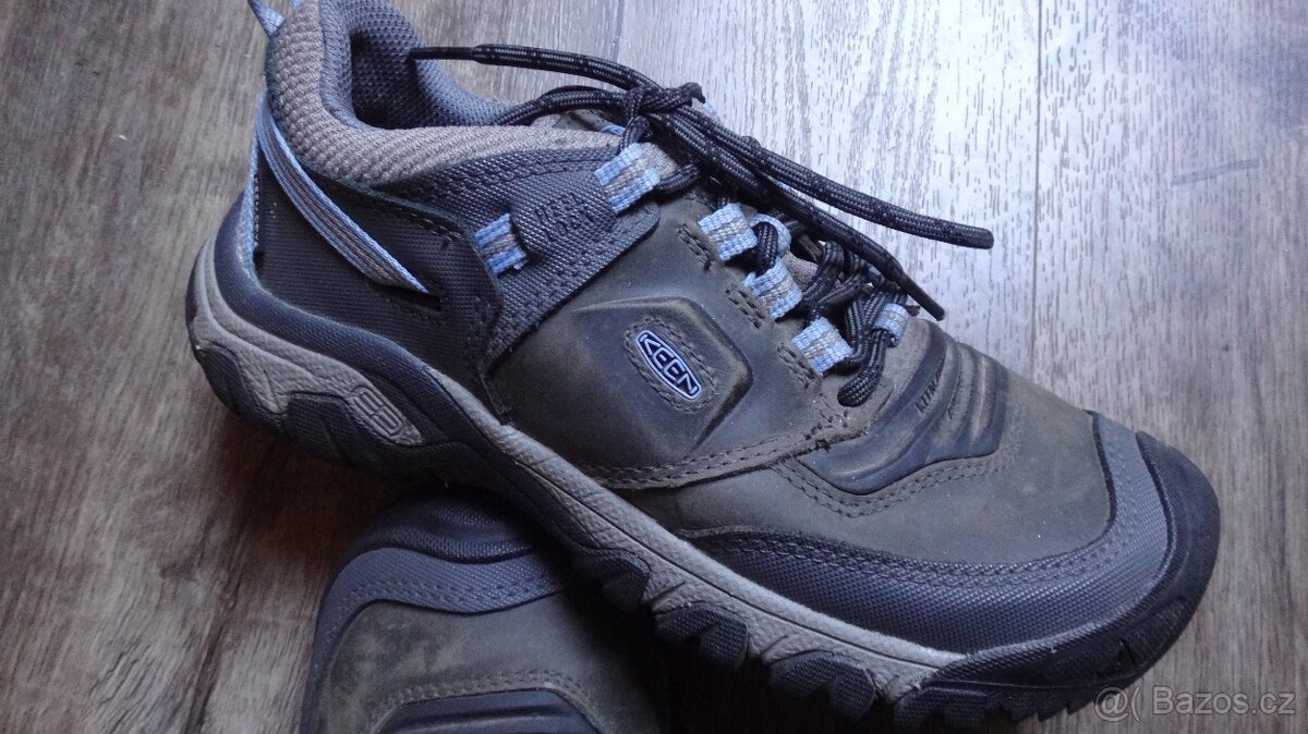 Dámské kožené trekingovky KEEN v.38