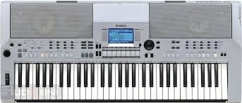 YAMAHA PSR s550