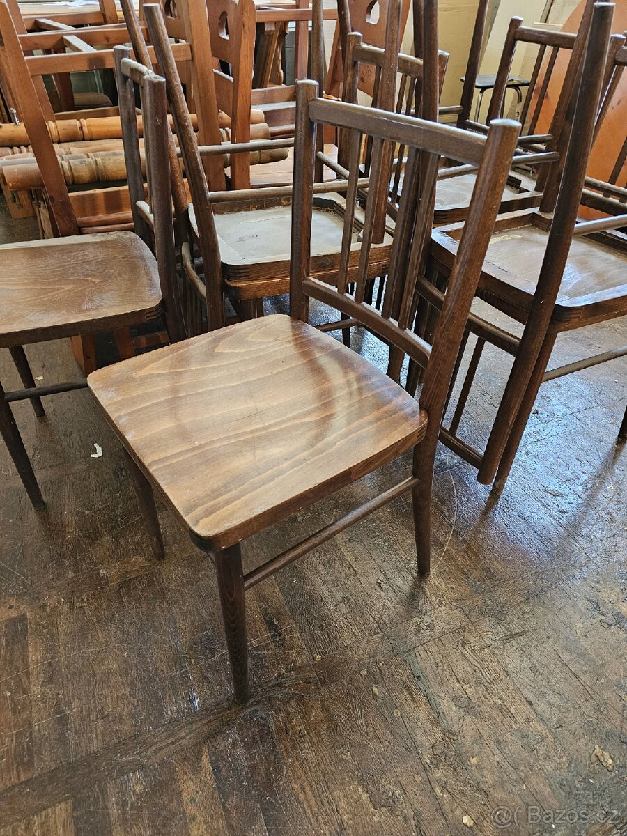 Prodam 8 dřevěných židle Ton