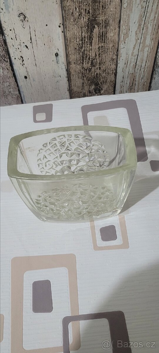 Krásná Žardiniéra z českého skla