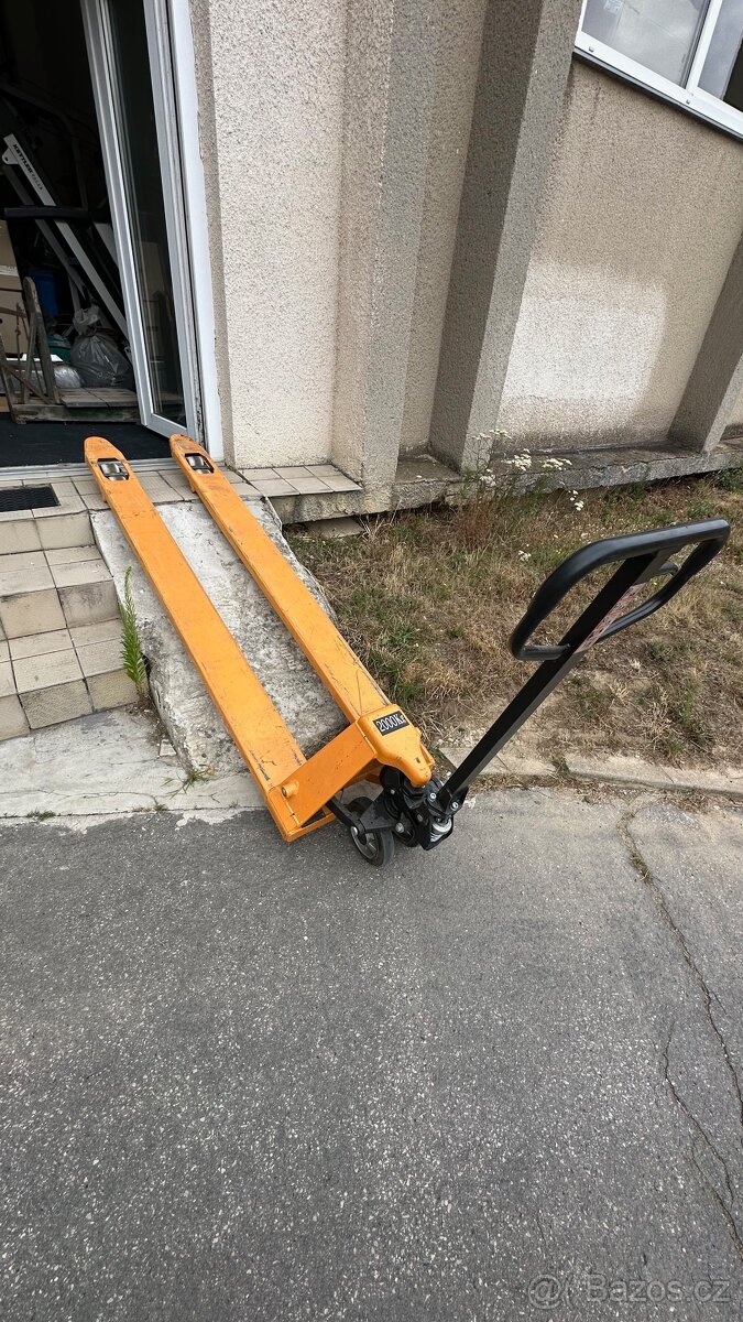 Paletový vozík s délkou vidlic 2000 mm, nosnost 2000 kg