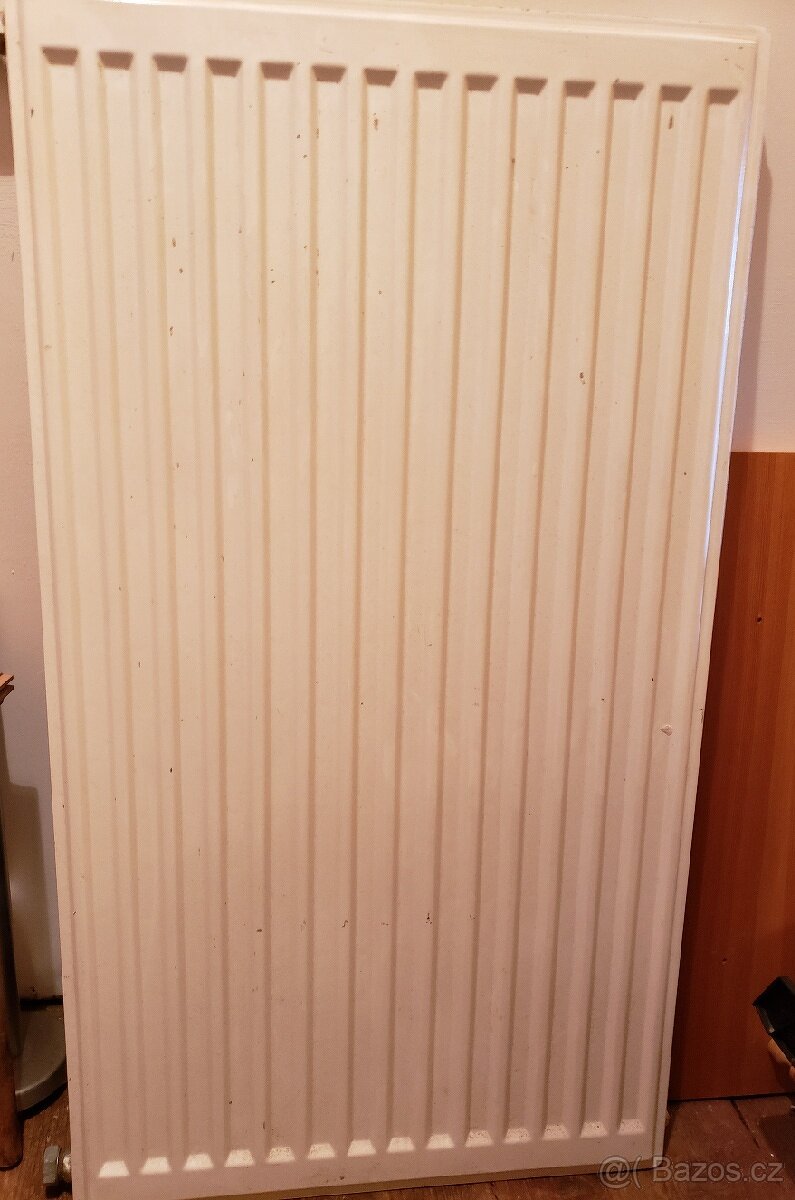 použitý kovový tenký radiátor. Rozměr 91 cm x 50 cm
