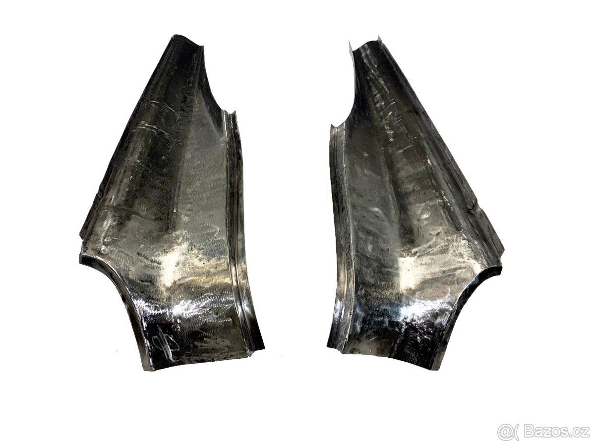 Vrchní část zadní kapsy Tatra 603-3