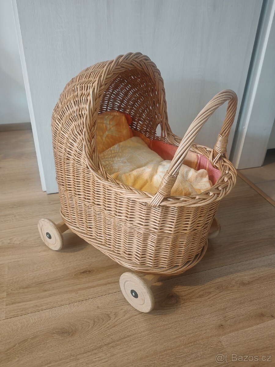 Proutěný kočárek pro panenky, top stav