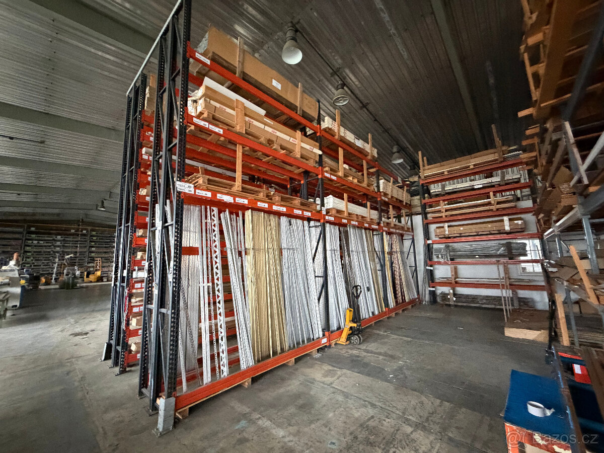 Soubor materiálu (PVC profily, hliníkové profily