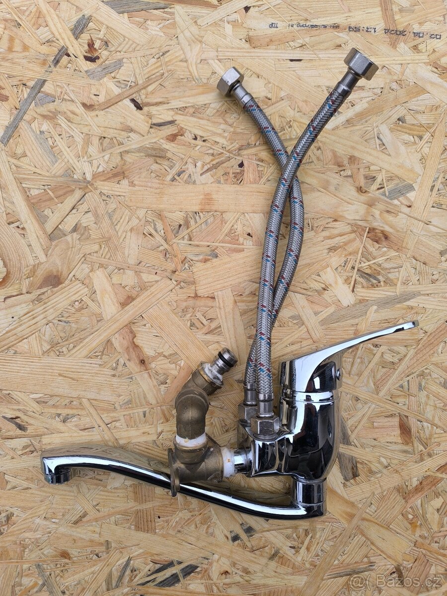 vodovodní nástěnná baterie