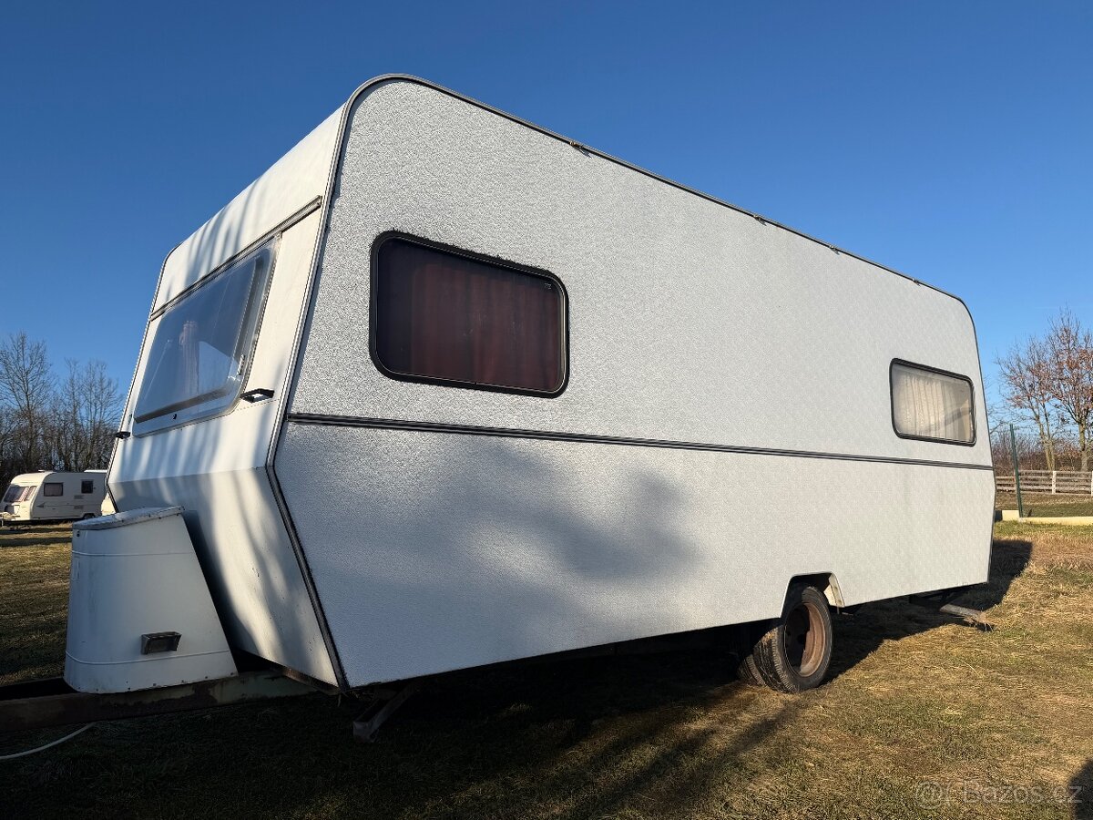 Karavan Knaus 525