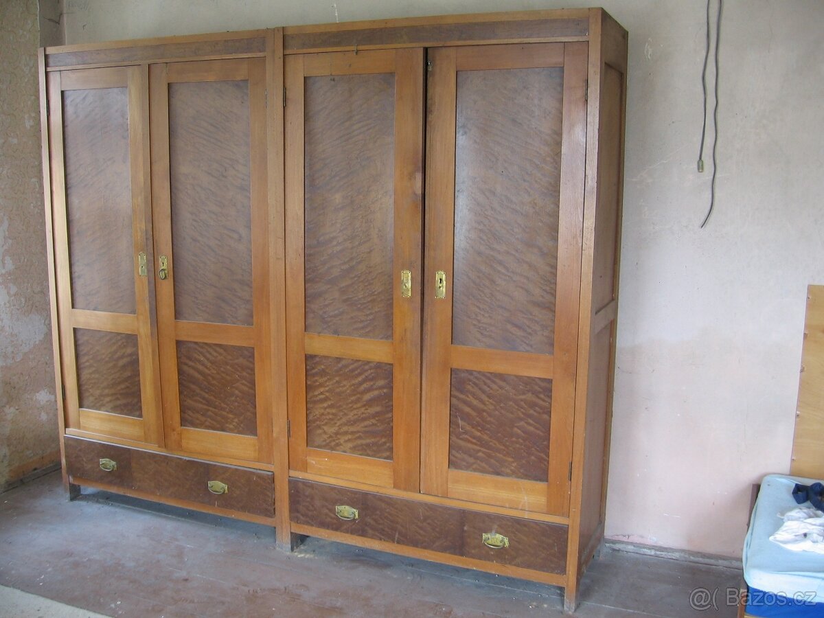 Starožitná meziválečná ložnice, část